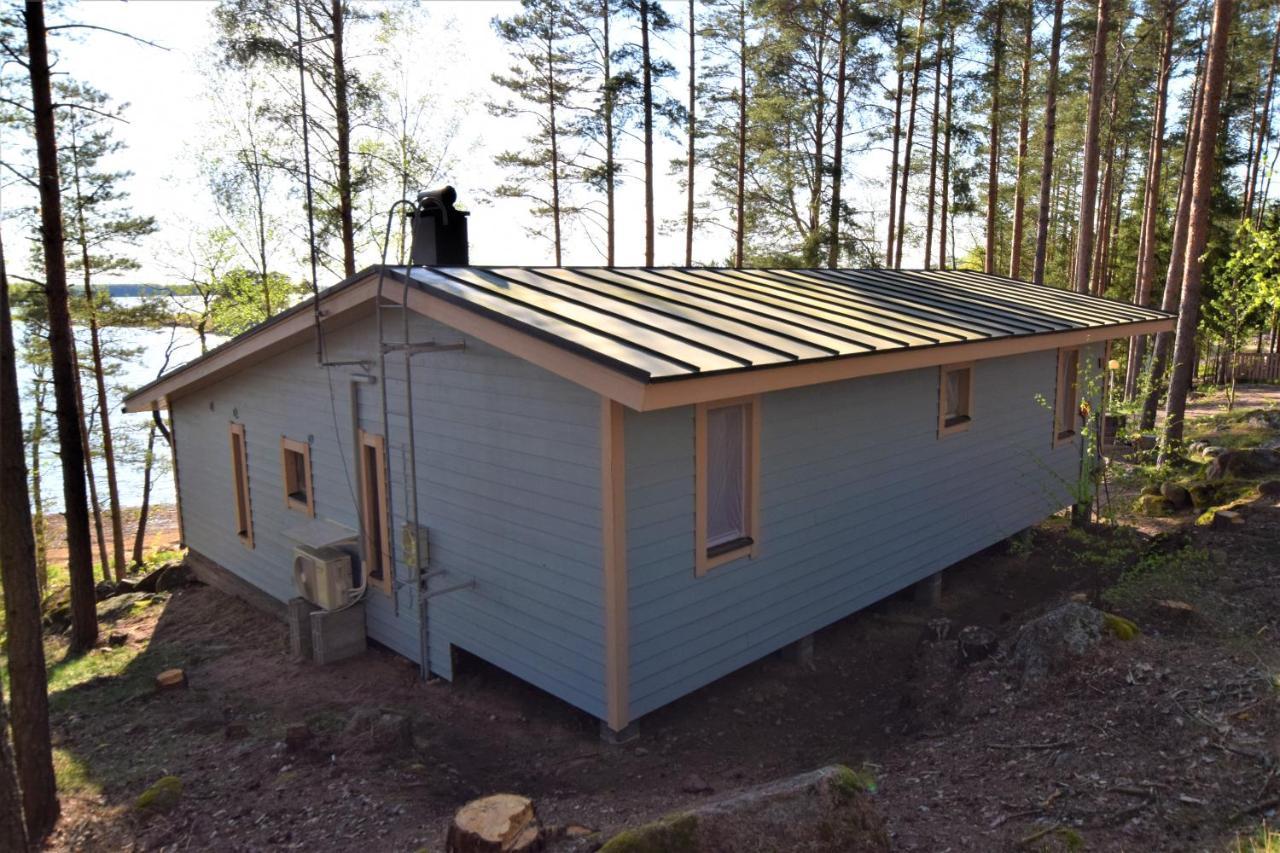 Pyhtaeaen Vuokramoekit Villa Tuuski Bagian luar foto