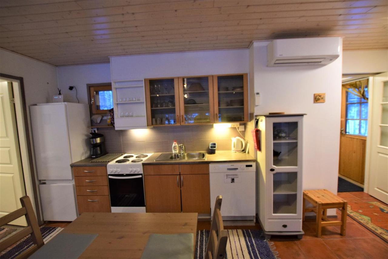 Pyhtaeaen Vuokramoekit Villa Tuuski Bagian luar foto